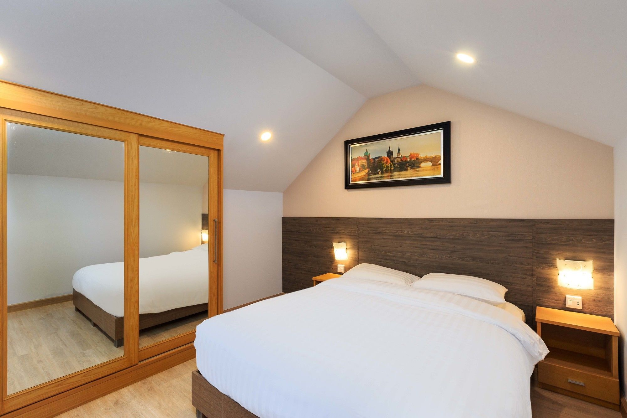 Gala New Modern Luxury 5 Bed *